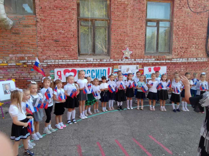 Праздник в детском саду - "22 августа - День Государственного флага РФ" Праздник в детском саду - "22 августа - День Государственного флага РФ".